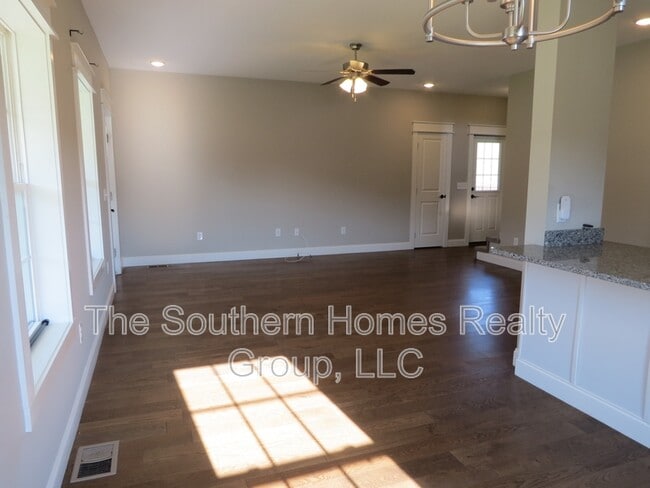 Building Photo - 975 Co Rd 316