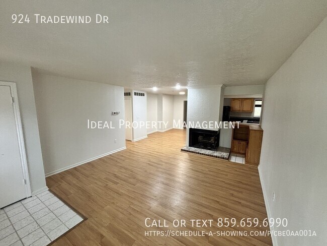 Photo - 924 Tradewind Dr House