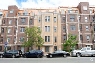 Building Photo - 2612 W Diversey Ave