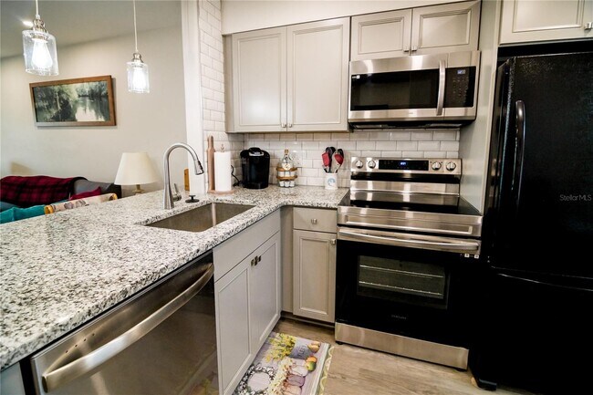 Foto del edificio - 13822 Mission Oaks Blvd