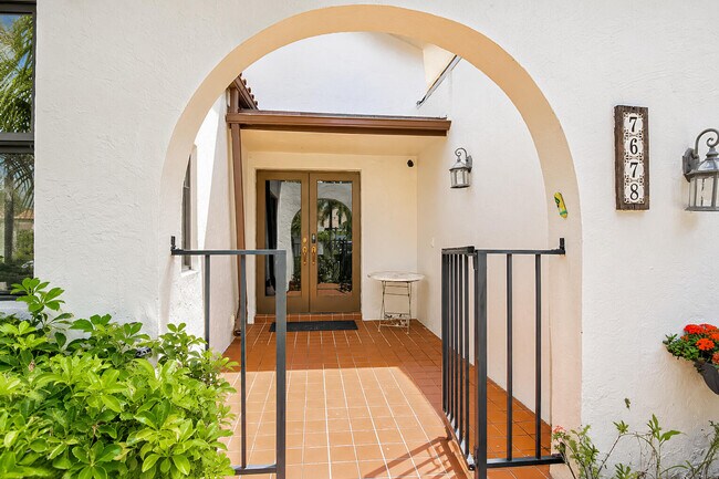 Foto del edificio - 7678 Solimar Cir