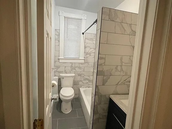 Bathroom View 2 - 642 Morton Pl NE