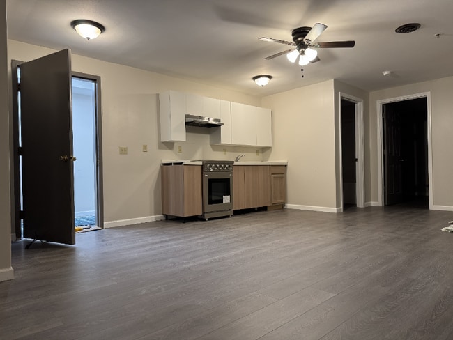 Foto del edificio - 355 S Main St