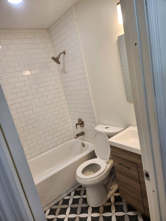 Building Photo - Newly renovated 3-bedroom/2-bathroom house!