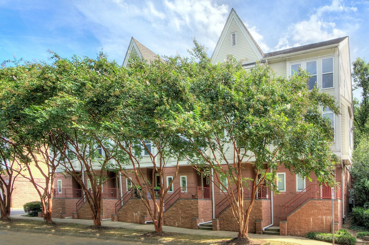 Foto principal - 135 S Sycamore St