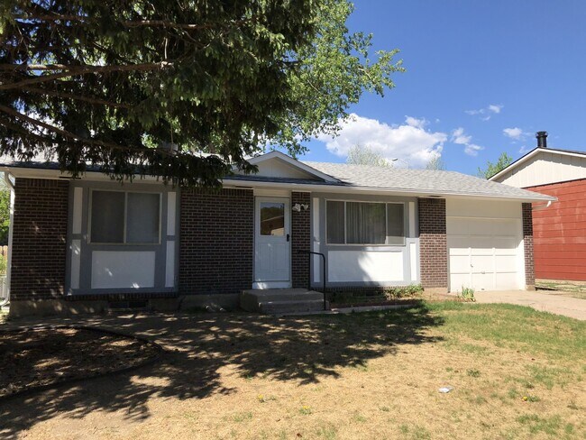 Building Photo - Adorable 3 bdrm 2 bath 1 car garage home