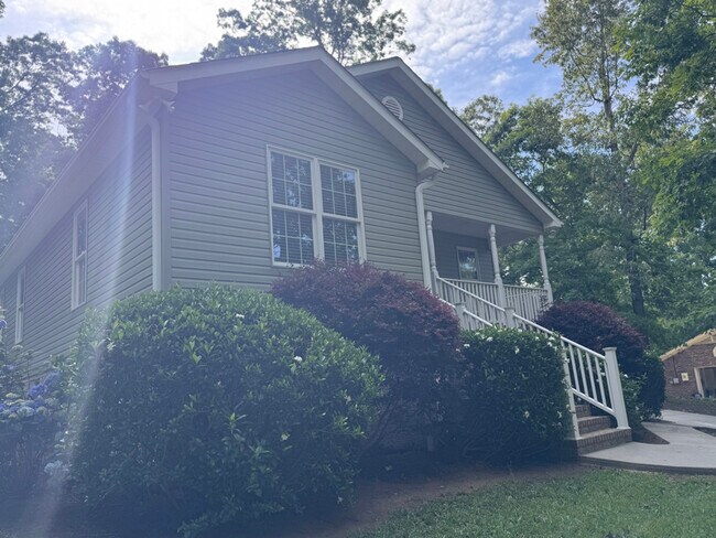 Foto del edificio - 708 Edwards Mill Rd