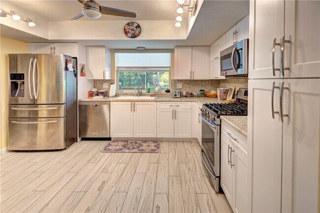 Foto del edificio - 9611 NW 3rd St
