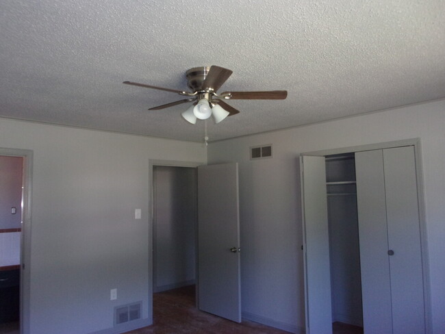 Foto del edificio - 1164 W. Lexington