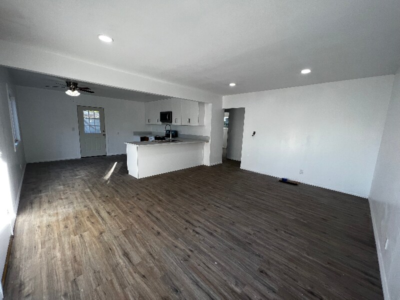 Foto del edificio - 310 W 220th St