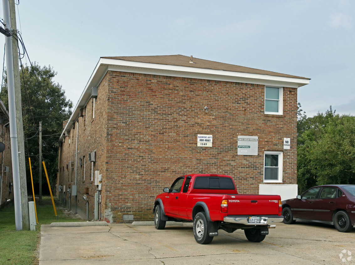 Building Photo - Sunrise Apartments