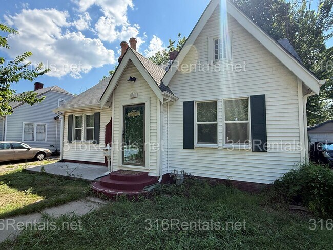 Foto del edificio - $1100 - 2 bedroom/ 1 bathroom - Gorgeous Single Family Home
