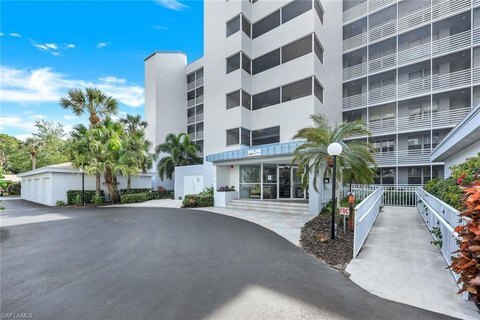 Coded Wheel Chair Entrance to 285 - 285 Naples Cove Dr