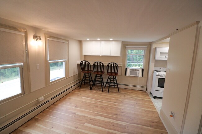 Picture of Main Room - 1232 Naples Rd