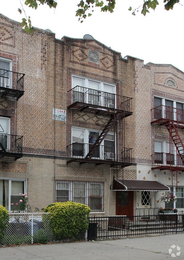 Primary Photo - 530 Ovington Ave