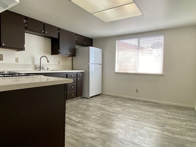 Building Photo - 736 S Norma St