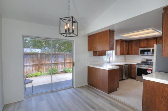 Building Photo - 6054 Ashley Pl