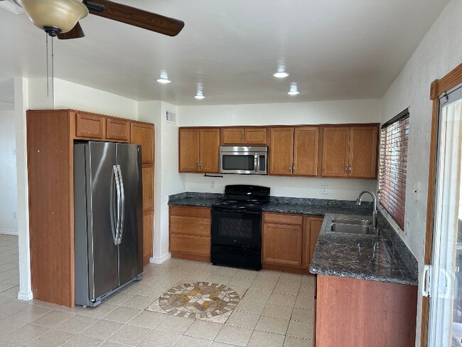 Foto del edificio - 2213 W Riviera Dr