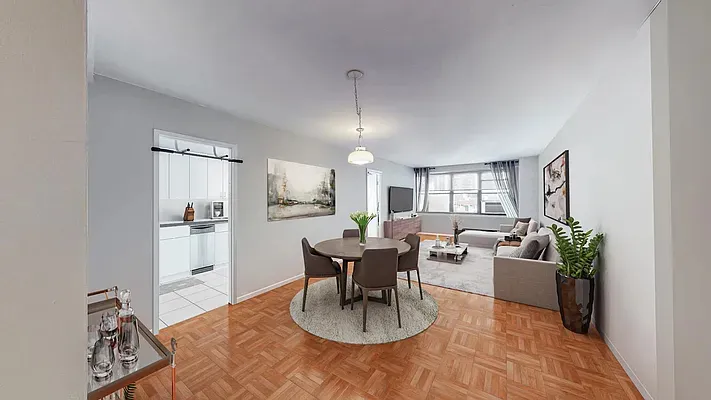 Foto principal - 347 W 53rd St