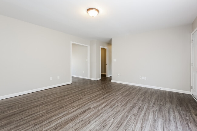 Building Photo - 207 Pinonwood Dr