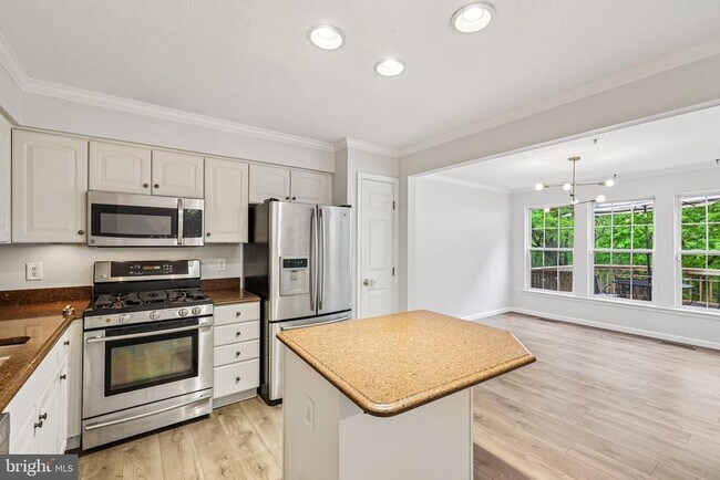 Foto del edificio - 8727 Thornbrook Dr