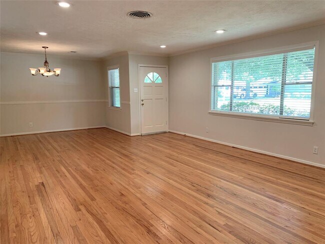 Building Photo - 4421 Briarbend Dr