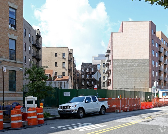 Building Photo - Edgecombe parc