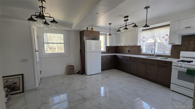 Foto del edificio - 208 Glenmere Rd