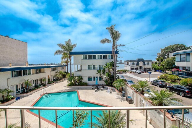 Building Photo - 3920 Riviera Dr