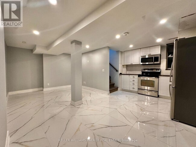 Building Photo - 557 Whistler Dr