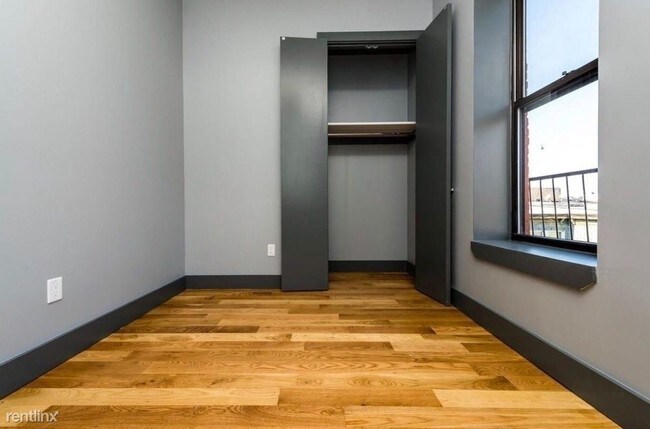 Building Photo - 3 br, 1 bath Room For Rent - 611 Seneca Ave 3