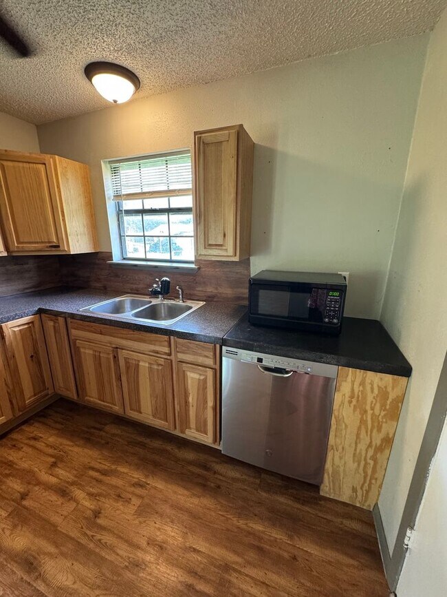 Foto del edificio - 3/1.5 Brick Home in West Lampasas