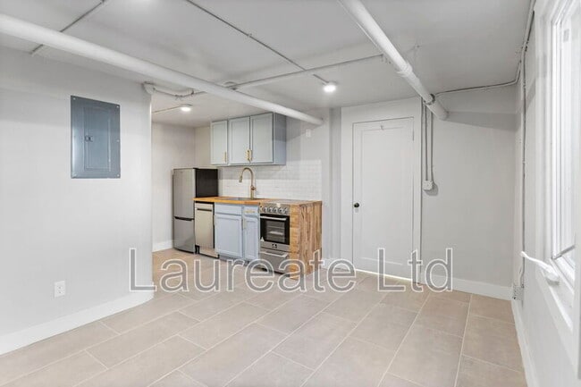 Photo - 1050 N Pearl St Apartment
