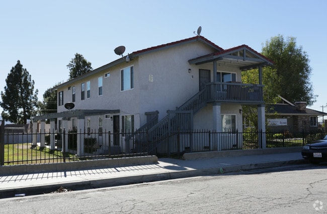Building Photo - Eastpointe Village