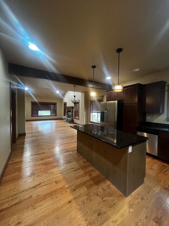 Foto del edificio - Available NOW! 4 Bedroom2.5 Single Family ...