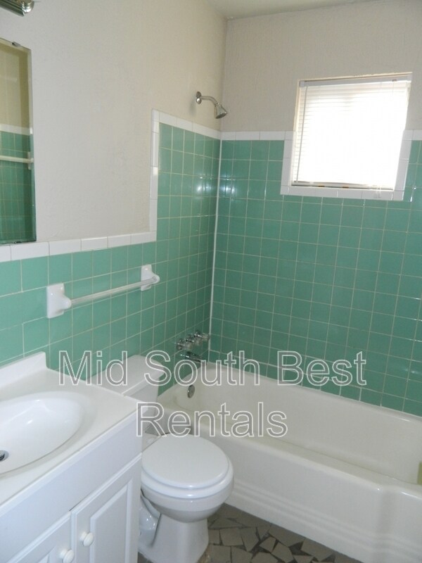 Building Photo - 1913 Willow Wood Ave