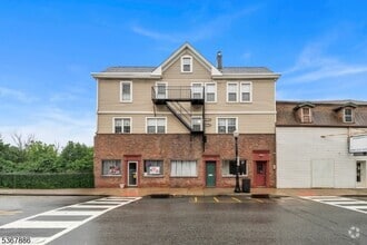 Building Photo - 1000 Main St
