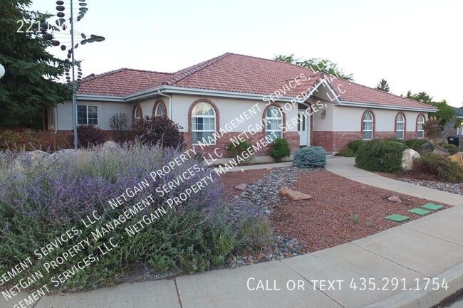Building Photo - 2211 W Vista Del Sol Dr