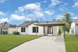 Building Photo - 3626 Yosemite St