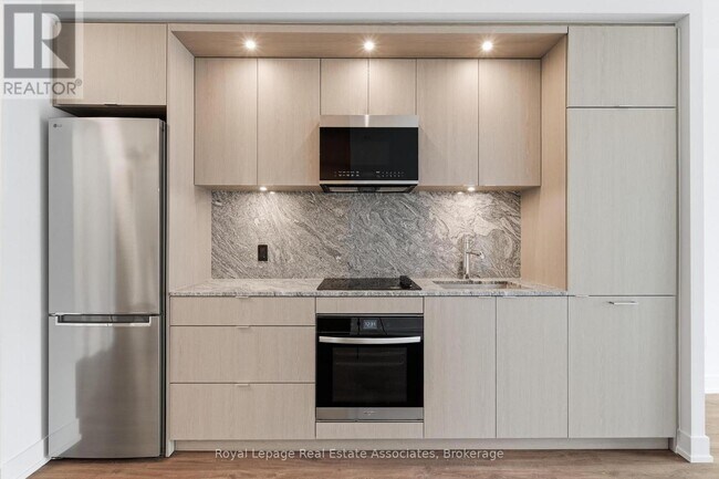 Photo du bâtiment - 25 Cordova Ave