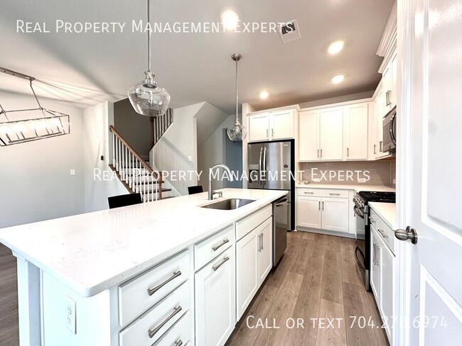 Foto del edificio - Charming 3BR/3.5BA Townhouse in Charlotte!