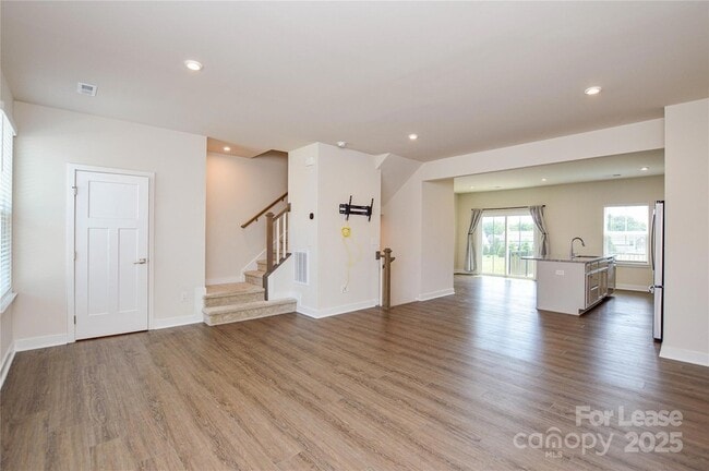 Building Photo - 9833 Oaklawn Blvd NW