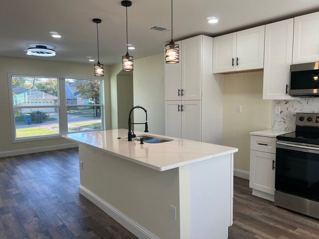 Foto del edificio - 1607 Lansford Ave