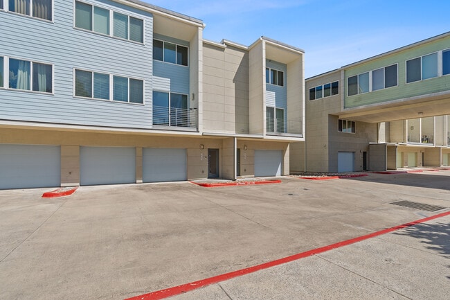 Foto del edificio - 604 N Bluff Dr