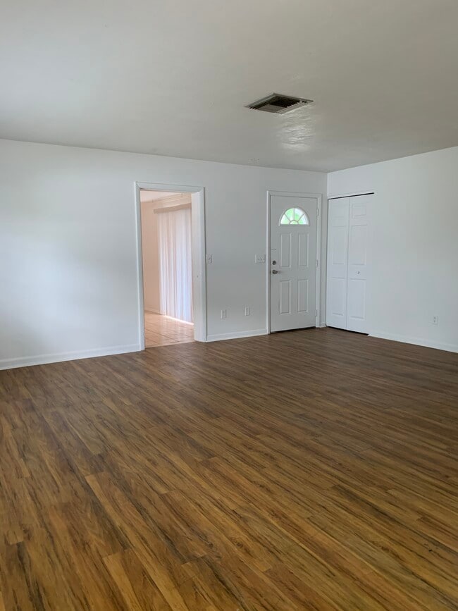 Building Photo - 3/1 in Deltona off Providence Blvd, $1550