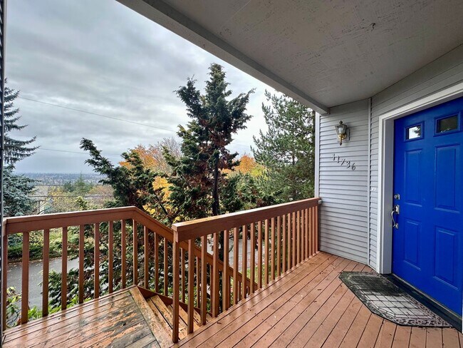 Foto del edificio - Charming Duplex 2 Bed 2 Bath w/ Single Car Garage and a Beautiful View in Portland!