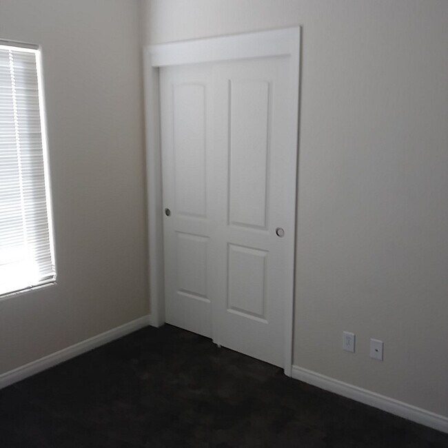 Foto del edificio - 10720 N Garibaldi Dr