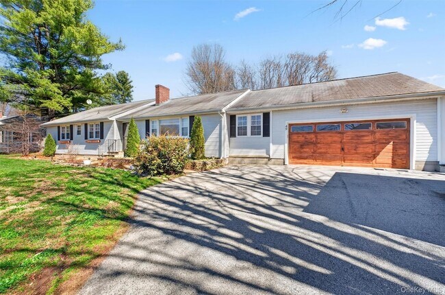 Foto del edificio - 49 Clover Hill Dr