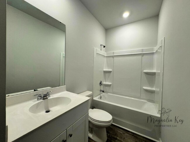 Foto del edificio - 608 Harrison Mill St