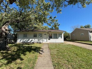 Building Photo - 1422 Honeybee Dr